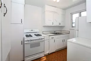 220-04 Stronghurst Ave, Queens Village, NY 11427 - Photo 21