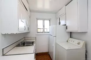 220-04 Stronghurst Ave, Queens Village, NY 11427 - Photo 23