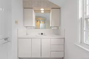 128 Charles St, East Williston, NY 11596 - Photo 15