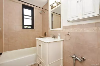 84-01 Main Street #221, Briarwood, NY 11435 - Photo 5