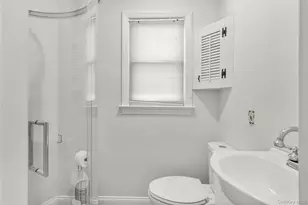 173 Tahlulah Ln, West Islip, NY 11795 - Photo 17