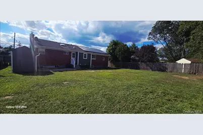 125 Burlington Avenue, Deer Park, NY 11729 - Photo 3