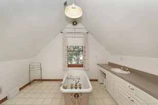 121 Van Buren Dr, Centerport, NY 11721 - Photo 19