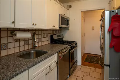 200 Diplomat Drive #8B, Mount Kisco, NY 10549 - Photo 5