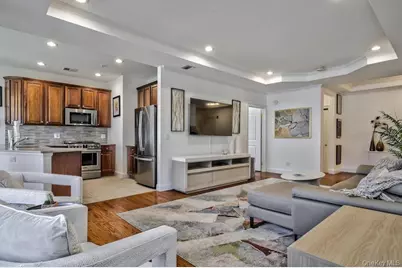 323 Roosevelt Way, Westbury, NY 11590 - Photo 9