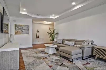 323 Roosevelt Way, Westbury, NY 11590 - Photo 7