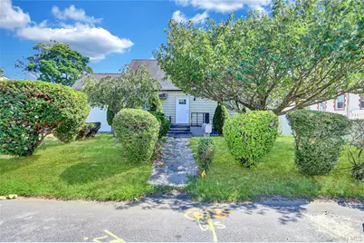 260 Cedar Court, Copiague, NY 11726 - Photo 29