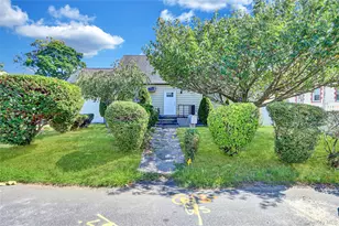 260 Cedar Ct, Copiague, NY 11726 - Photo 29