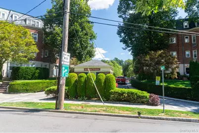 7 Chateaux Circle #7E, Scarsdale, NY 10583 - Photo 23