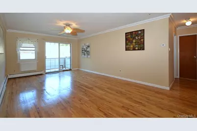 11 Glen Hollow Drive #D15, Holtsville, NY 11742 - Photo 7