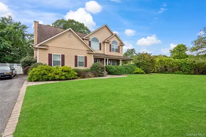 22 Southview Circle, Lake Grove, NY 11755 - Photo 3