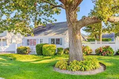 37 Newark Street, Lindenhurst, NY 11757 - Photo 3