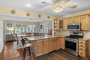 37 Newark St, Lindenhurst, NY 11757 - Photo 15