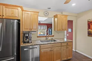 37 Newark St, Lindenhurst, NY 11757 - Photo 13