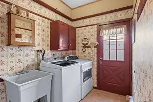 37 Newark St, Lindenhurst, NY 11757 - Photo 9