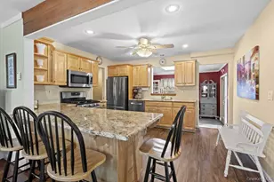 37 Newark St, Lindenhurst, NY 11757 - Photo 11