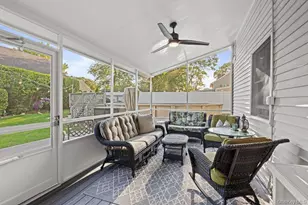 37 Newark St, Lindenhurst, NY 11757 - Photo 7