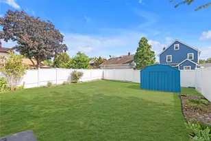 24 Walnut St, Westbury, NY 11590 - Photo 17