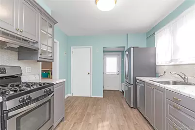 24 Walnut Street, Westbury, NY 11590 - Photo 3