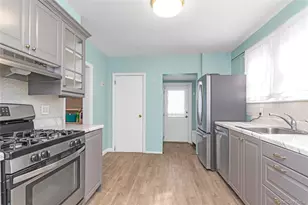 24 Walnut St, Westbury, NY 11590 - Photo 3