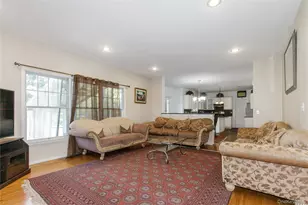 5 Naomi Ct, Melville, NY 11747 - Photo 9