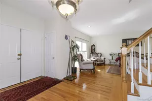 5 Naomi Ct, Melville, NY 11747 - Photo 5