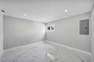 18 Mist Ln, Westbury, NY 11590 - Photo 35