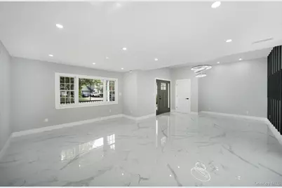 18 Mist Lane, Westbury, NY 11590 - Photo 17