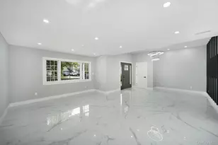 18 Mist Ln, Westbury, NY 11590 - Photo 17