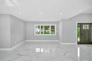 18 Mist Ln, Westbury, NY 11590 - Photo 19