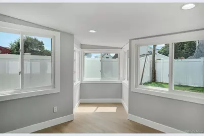 18 Mist Lane, Westbury, NY 11590 - Photo 25