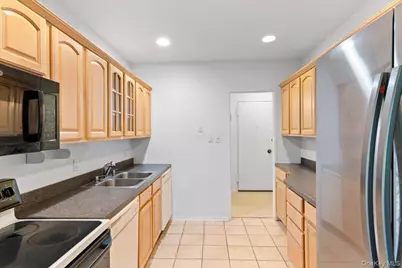 1 Kensington Gate #112, Great Neck, NY 11023 - Photo 9