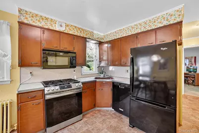 331 Sommerville Place, Yonkers, NY 10703 - Photo 9