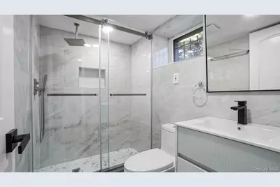 827 Eastfield Road, Westbury, NY 11590 - Photo 23