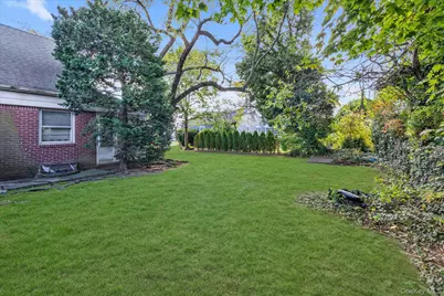 95 Dogwood Avenue, Malverne, NY 11565 - Photo 19