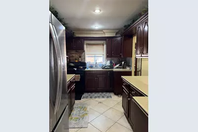 165 Heathcote Road, Elmont, NY 11003 - Photo 5