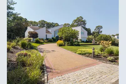 9 Scenic View Court, Dix Hills, NY 11746 - Photo 3