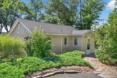 6 Deer Trail N, Greenwood Lake, NY 10925 - Photo 3