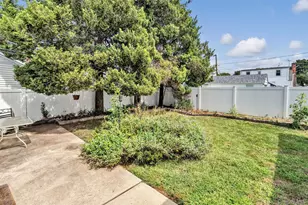 737 Lowell Rd, Uniondale, NY 11553 - Photo 15