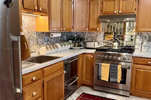 172 Swan Ln, Poughkeepsie, NY 12603 - Photo 7