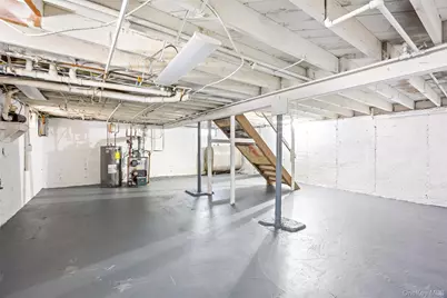 196 S Broome Avenue, Lindenhurst, NY 11757 - Photo 21