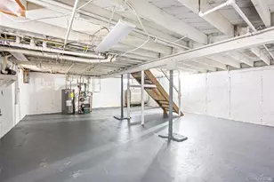 196 S Broome Ave, Lindenhurst, NY 11757 - Photo 21