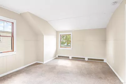 196 S Broome Avenue, Lindenhurst, NY 11757 - Photo 19