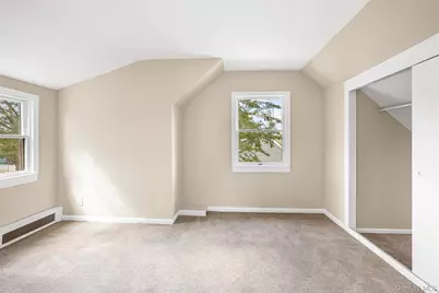 196 S Broome Avenue, Lindenhurst, NY 11757 - Photo 17