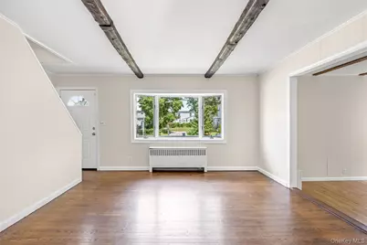 196 S Broome Avenue, Lindenhurst, NY 11757 - Photo 7