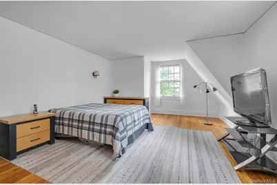 84 Nassau Boulevard, Garden City, NY 11530 - Photo 13