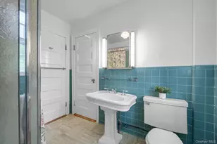 84 Nassau Blvd, Garden City, NY 11530 - Photo 17