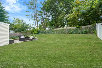 41 Wiltshire Drive, Commack, NY 11725 - Photo 3