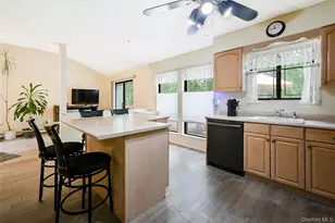 15 Hastings Dr, Ridge, NY 11961 - Photo 7