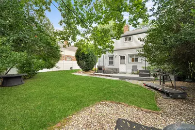 604 Dartmouth Street, Westbury, NY 11590 - Photo 17